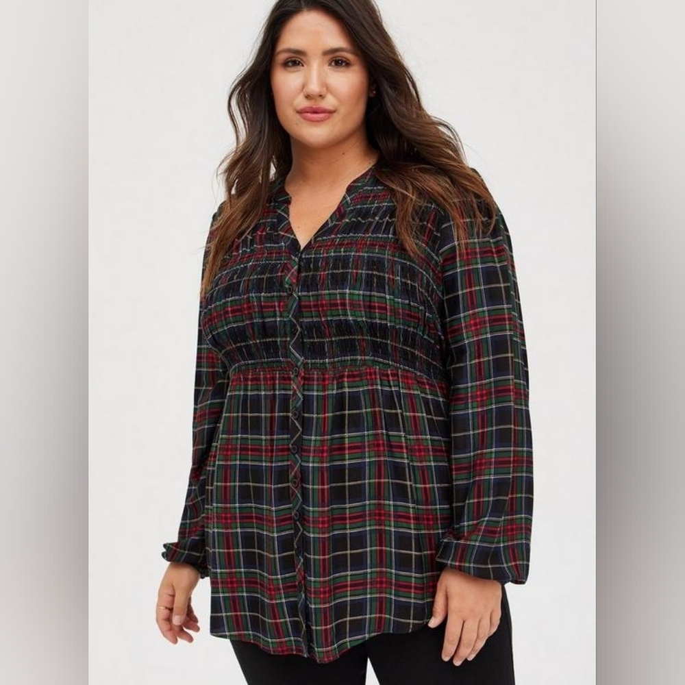 TORRID Babydoll Twill Smocked Button-Front Tunic Top - Good condition Sz…